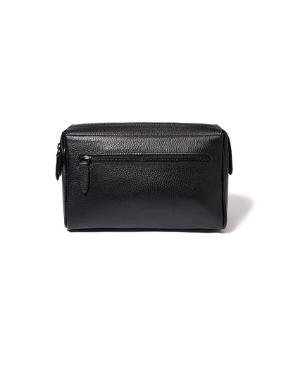 THE ESSENTIALS CLUTCH
